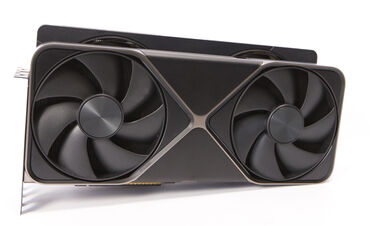 PNY GeForce RTX 5080 SLIM OC Size Comparison PNY GeForce RTX 5080 SLIM OC Size Comparison