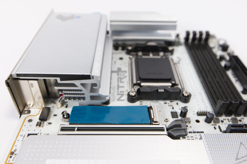 Sapphire Nitro X870EA PhantomLink Polar NVMe 1 Wärmeleitpaste