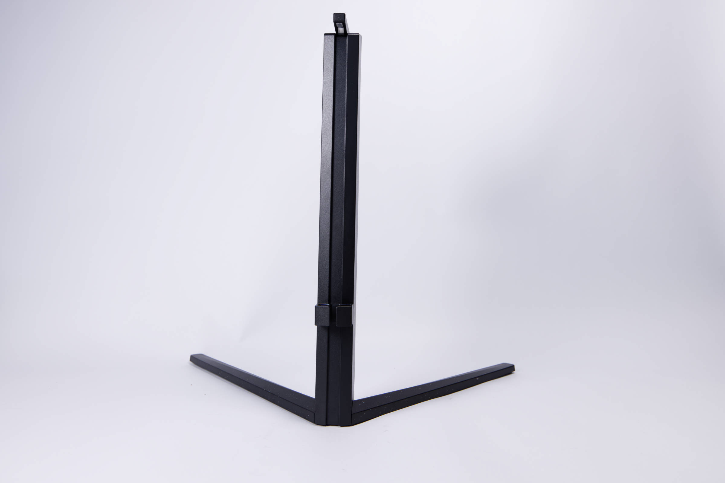 Philips Evnia 3000 27M2N3800A Kabelfühgrung Philips Evnia 3000 27M2N3800A Kabelfühgrung