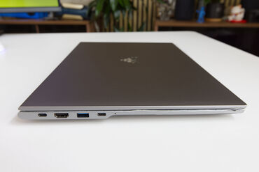 AceMagic RX16 R9 Anschlüsse links